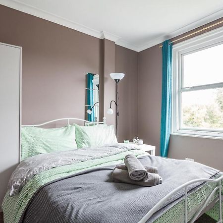 Shirley House 1, Guest House, Self Catering, Self Check In With Smart Locks, Use Of Fully Equipped Kitchen, Walking Distance To Southampton Central, Excellent Transport Links, Ideal For Longer Stays Kültér fotó
