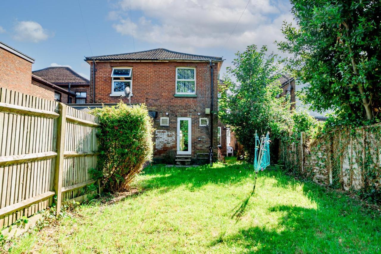 Shirley House 1, Guest House, Self Catering, Self Check In With Smart Locks, Use Of Fully Equipped Kitchen, Walking Distance To Southampton Central, Excellent Transport Links, Ideal For Longer Stays Kültér fotó