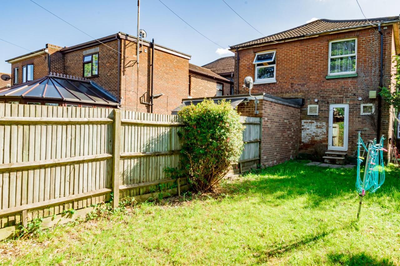 Shirley House 1, Guest House, Self Catering, Self Check In With Smart Locks, Use Of Fully Equipped Kitchen, Walking Distance To Southampton Central, Excellent Transport Links, Ideal For Longer Stays Kültér fotó