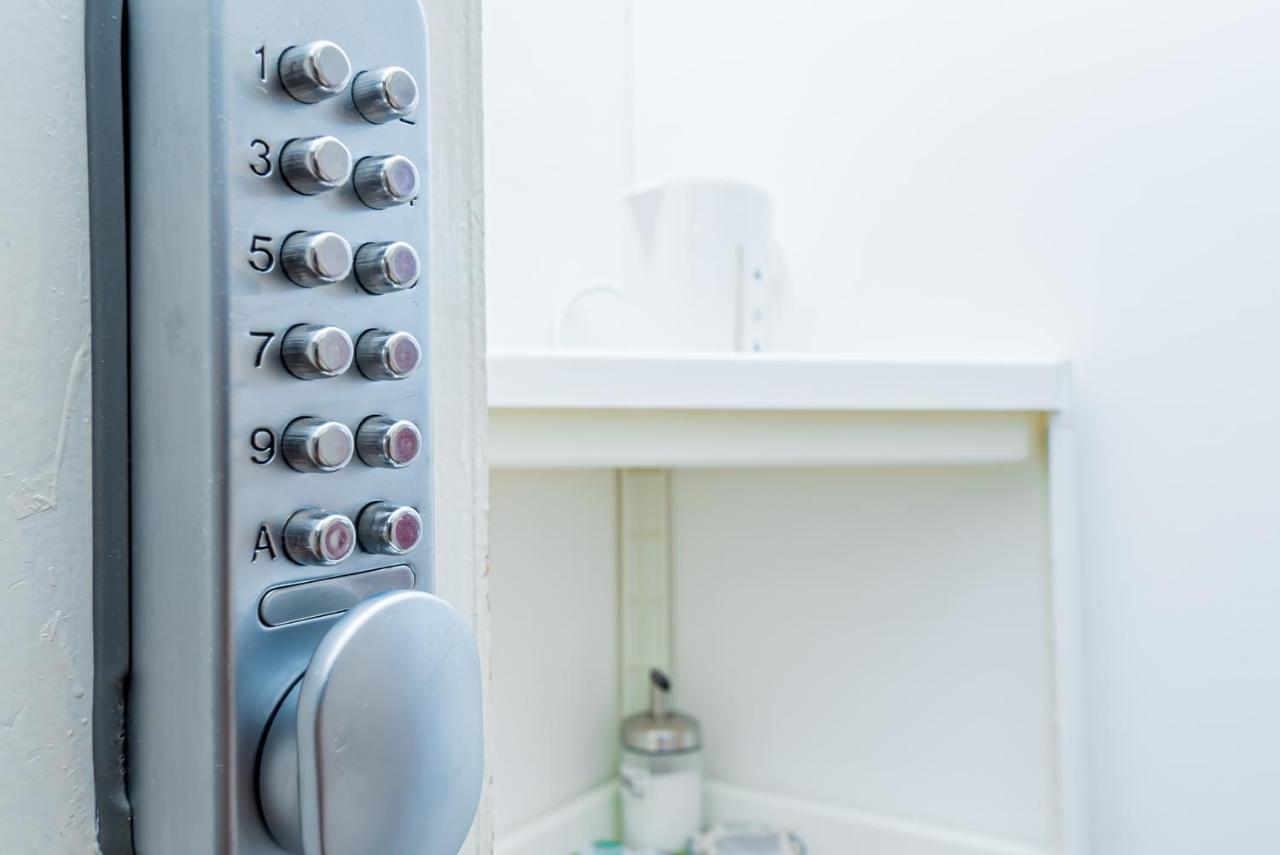 Shirley House 1, Guest House, Self Catering, Self Check In With Smart Locks, Use Of Fully Equipped Kitchen, Walking Distance To Southampton Central, Excellent Transport Links, Ideal For Longer Stays Kültér fotó