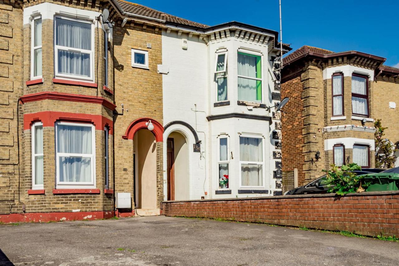 Shirley House 1, Guest House, Self Catering, Self Check In With Smart Locks, Use Of Fully Equipped Kitchen, Walking Distance To Southampton Central, Excellent Transport Links, Ideal For Longer Stays Kültér fotó