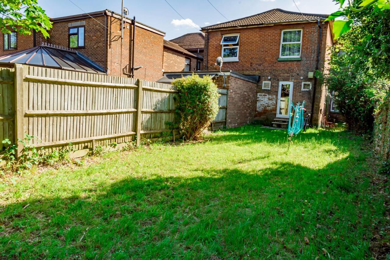 Shirley House 1, Guest House, Self Catering, Self Check In With Smart Locks, Use Of Fully Equipped Kitchen, Walking Distance To Southampton Central, Excellent Transport Links, Ideal For Longer Stays Kültér fotó